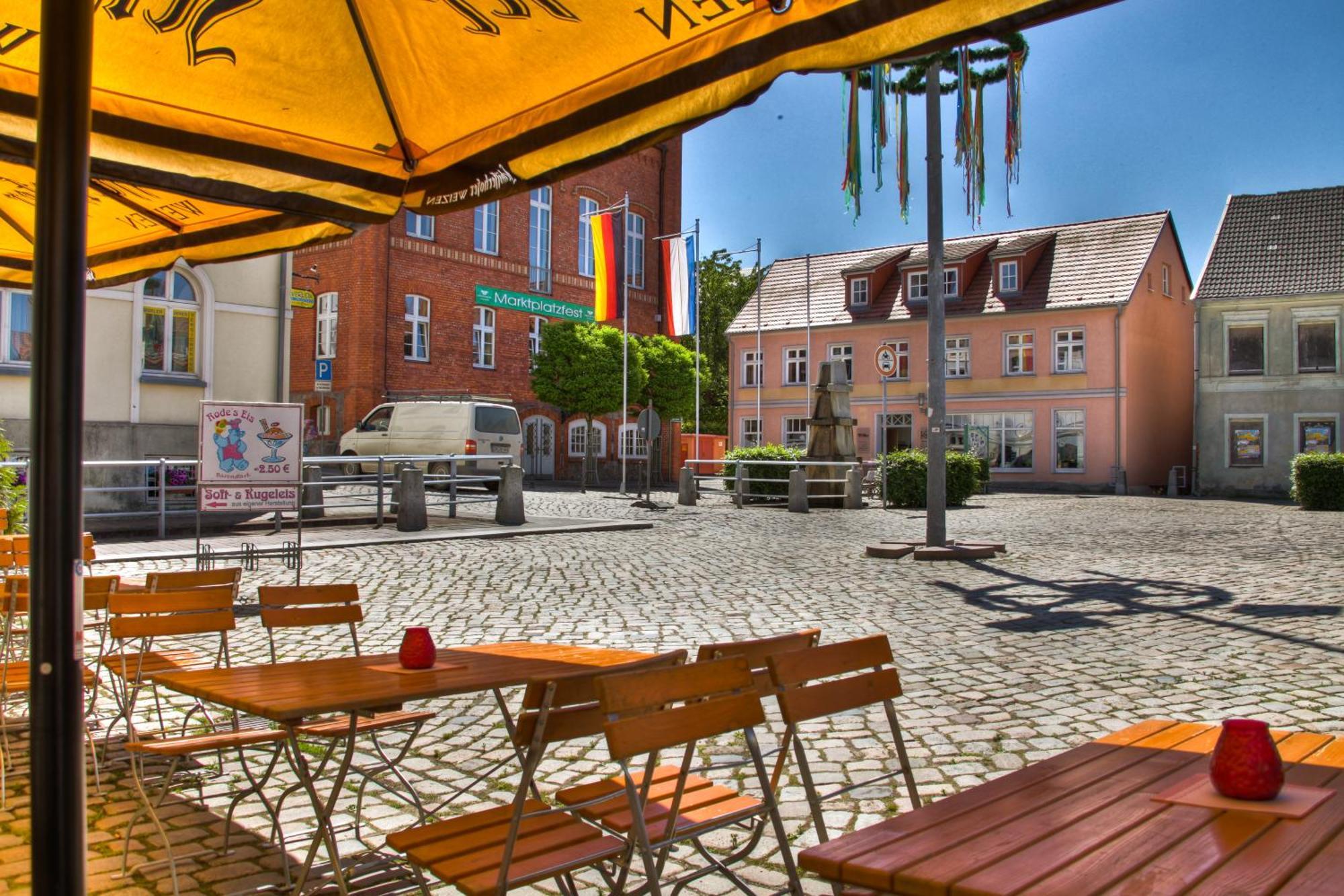 Hotel Am Markt Altentreptow Luaran gambar