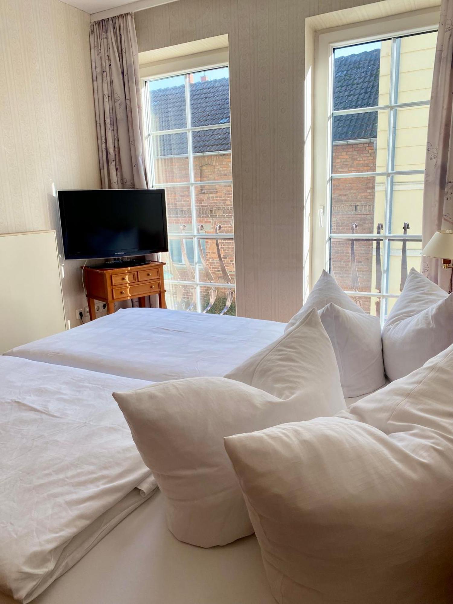 Hotel Am Markt Altentreptow Luaran gambar