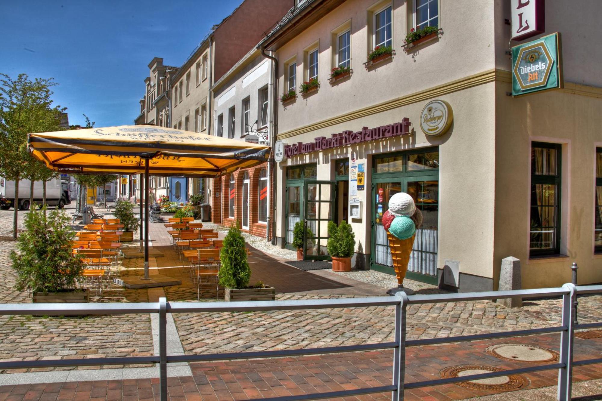 Hotel Am Markt Altentreptow Luaran gambar