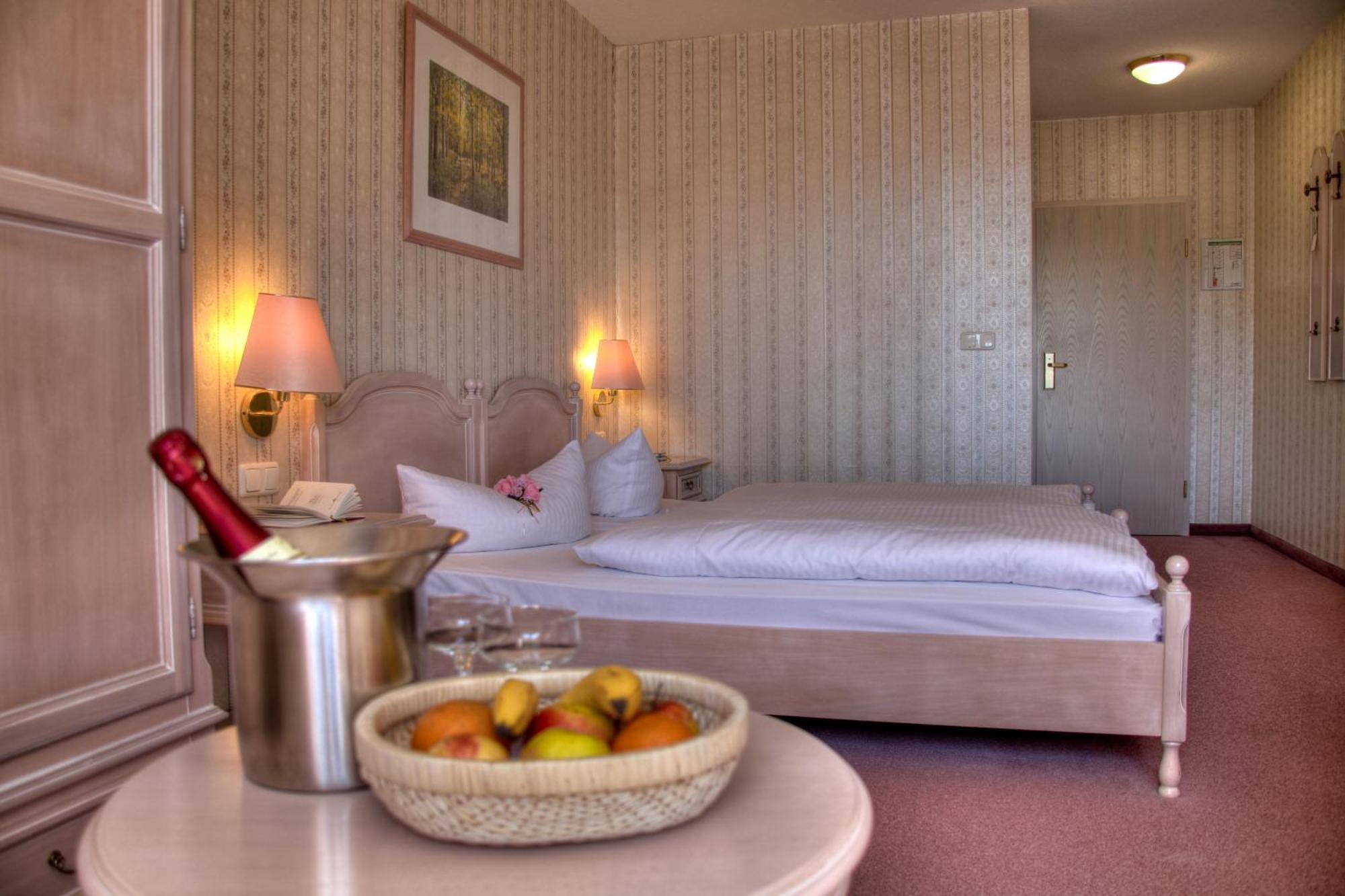 Hotel Am Markt Altentreptow Luaran gambar