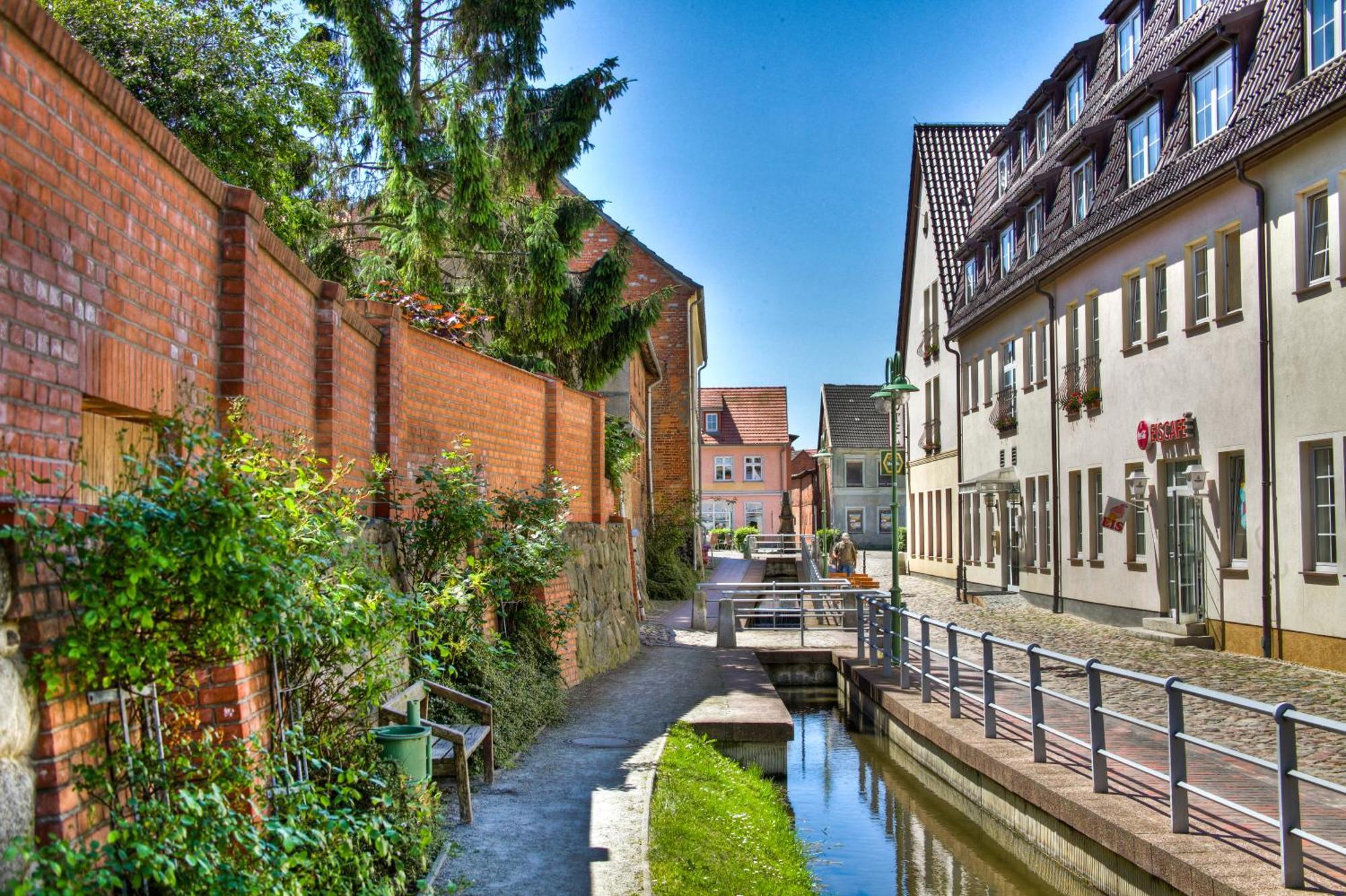 Hotel Am Markt Altentreptow Luaran gambar